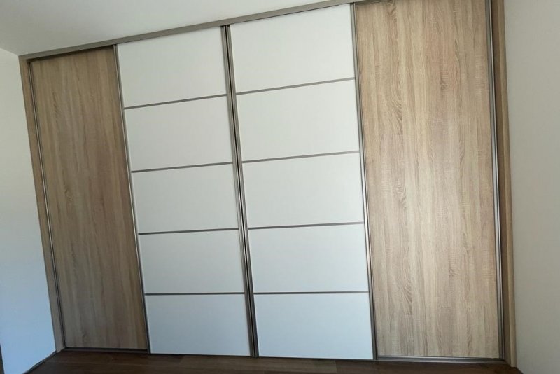 skříně 8